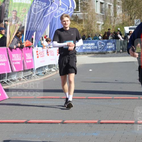 12.04.2026 - 45. Internationalen Wilhelmsburger Insellauf Strokosch-Dieckow http://msf.ph/oto/9464151 12.04.2026 10:55:12 Ziel 3818, 4711, 2088 meine-sportfotos.de