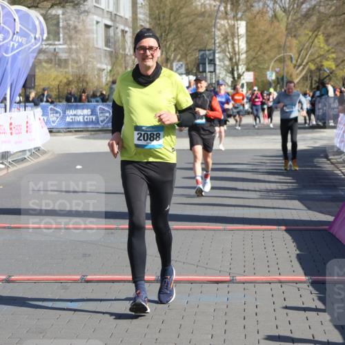 12.04.2026 - 45. Internationalen Wilhelmsburger Insellauf Strokosch-Dieckow http://msf.ph/oto/9464156 12.04.2026 10:55:17 Ziel 2088, 5660, 5317 meine-sportfotos.de
