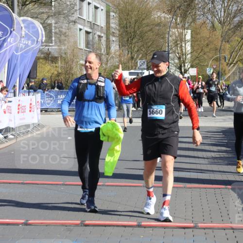 12.04.2026 - 45. Internationalen Wilhelmsburger Insellauf Strokosch-Dieckow http://msf.ph/oto/9464162 12.04.2026 10:55:21 Ziel 5660, 5317, 2821, 2855 meine-sportfotos.de