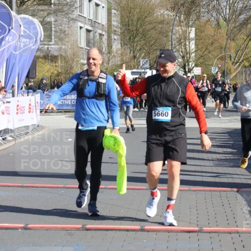 12.04.2026 - 45. Internationalen Wilhelmsburger Insellauf Strokosch-Dieckow http://msf.ph/oto/9464166 12.04.2026 10:55:21 Ziel 5660, 5317, 2821, 2855 meine-sportfotos.de