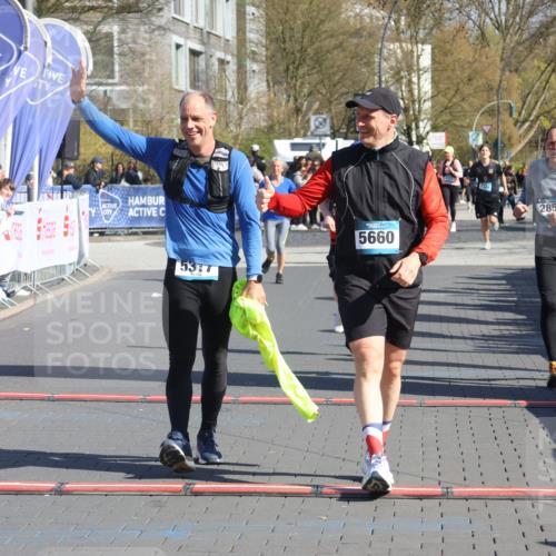12.04.2026 - 45. Internationalen Wilhelmsburger Insellauf Strokosch-Dieckow http://msf.ph/oto/9464174 12.04.2026 10:55:21 Ziel 5660, 5317, 2821, 2855 meine-sportfotos.de