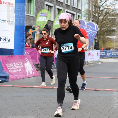 12.04.2026 - 45. Internationalen Wilhelmsburger Insellauf Strokosch-Dieckow http://msf.ph/oto/9464177 12.04.2026 13:15:13 Ziel 3773, 5602, 4960, 4418, 5156, 4111 meine-sportfotos.de