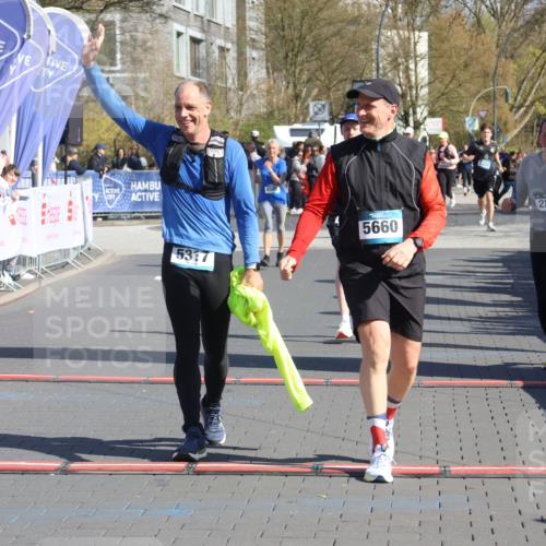12.04.2026 - 45. Internationalen Wilhelmsburger Insellauf Strokosch-Dieckow http://msf.ph/oto/9464178 12.04.2026 10:55:21 Ziel 5660, 5317, 2821, 2855 meine-sportfotos.de