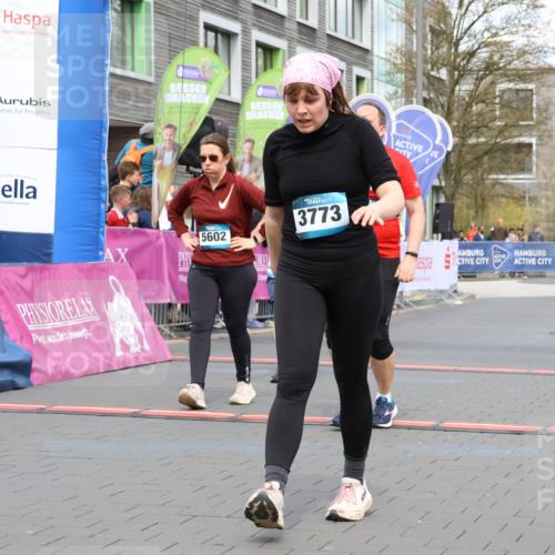 12.04.2026 - 45. Internationalen Wilhelmsburger Insellauf Strokosch-Dieckow http://msf.ph/oto/9464182 12.04.2026 13:15:13 Ziel 3773, 5602, 4960, 4418, 5156, 4111 meine-sportfotos.de