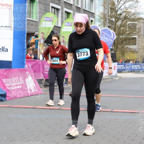 12.04.2026 - 45. Internationalen Wilhelmsburger Insellauf Strokosch-Dieckow http://msf.ph/oto/9464184 12.04.2026 13:15:13 Ziel 3773, 5602, 4960, 4418, 5156, 4111 meine-sportfotos.de