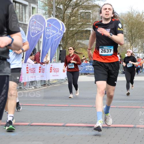 12.04.2026 - 45. Internationalen Wilhelmsburger Insellauf Strokosch-Dieckow http://msf.ph/oto/9464186 12.04.2026 13:15:08 Ziel 2430, 5813, 4747, 3773, 5602, 4960 meine-sportfotos.de