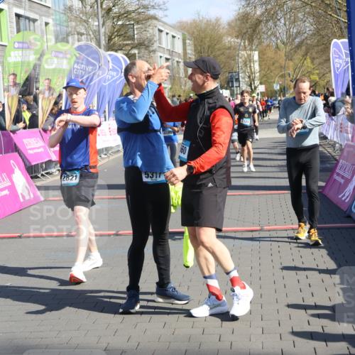 12.04.2026 - 45. Internationalen Wilhelmsburger Insellauf Strokosch-Dieckow http://msf.ph/oto/9464187 12.04.2026 10:55:26 Ziel 2821, 2855, 4585, 2324, 4636, 5006 meine-sportfotos.de