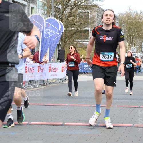 12.04.2026 - 45. Internationalen Wilhelmsburger Insellauf Strokosch-Dieckow http://msf.ph/oto/9464190 12.04.2026 13:15:08 Ziel 2430, 5813, 4747, 3773, 5602, 4960 meine-sportfotos.de