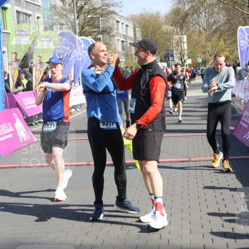 12.04.2026 - 45. Internationalen Wilhelmsburger Insellauf Strokosch-Dieckow http://msf.ph/oto/9464191 12.04.2026 10:55:26 Ziel 2821, 2855, 4585, 2324, 4636, 5006 meine-sportfotos.de