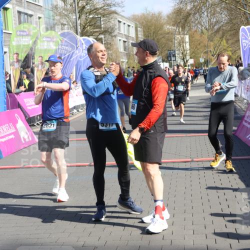 12.04.2026 - 45. Internationalen Wilhelmsburger Insellauf Strokosch-Dieckow http://msf.ph/oto/9464192 12.04.2026 10:55:26 Ziel 2821, 2855, 4585, 2324, 4636, 5006 meine-sportfotos.de