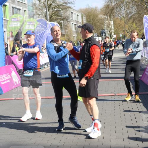 12.04.2026 - 45. Internationalen Wilhelmsburger Insellauf Strokosch-Dieckow http://msf.ph/oto/9464196 12.04.2026 10:55:26 Ziel 2821, 2855, 4585, 2324, 4636, 5006 meine-sportfotos.de
