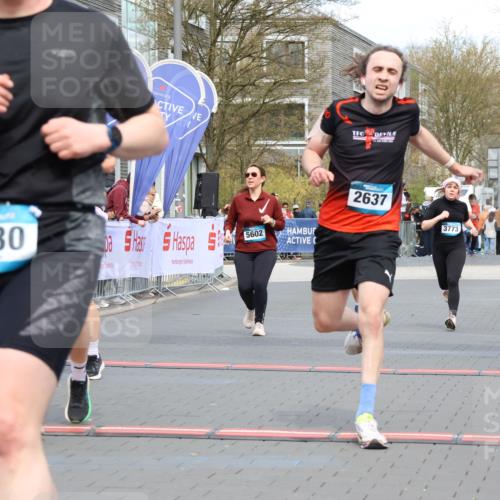 12.04.2026 - 45. Internationalen Wilhelmsburger Insellauf Strokosch-Dieckow http://msf.ph/oto/9464197 12.04.2026 13:15:08 Ziel 2430, 5813, 4747, 3773, 5602, 4960 meine-sportfotos.de