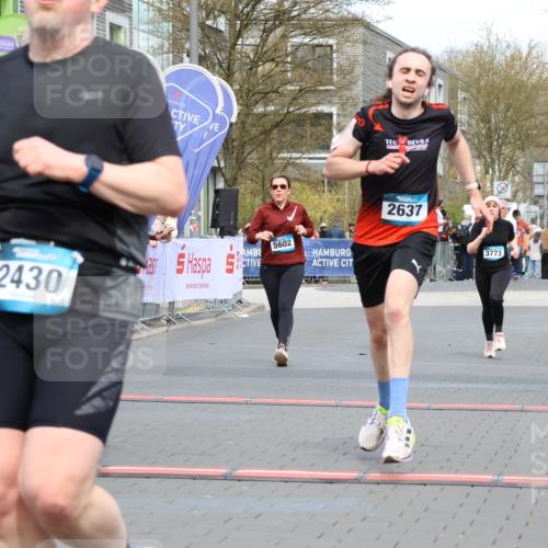 12.04.2026 - 45. Internationalen Wilhelmsburger Insellauf Strokosch-Dieckow http://msf.ph/oto/9464202 12.04.2026 13:15:07 Ziel 2430, 5813, 4747, 3773, 5602, 4960 meine-sportfotos.de