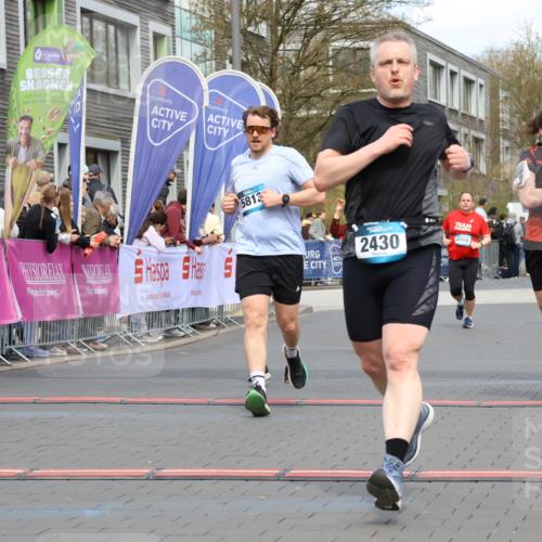 12.04.2026 - 45. Internationalen Wilhelmsburger Insellauf Strokosch-Dieckow http://msf.ph/oto/9464206 12.04.2026 13:15:06 Ziel 4852, 2430, 5813, 4747, 3773, 5602 meine-sportfotos.de