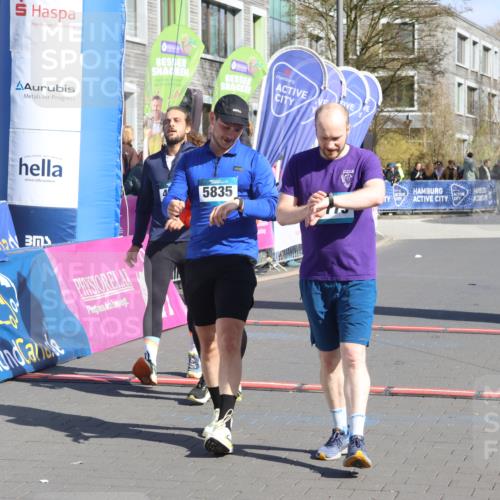 12.04.2026 - 45. Internationalen Wilhelmsburger Insellauf Strokosch-Dieckow http://msf.ph/oto/9464248 12.04.2026 10:55:47 Ziel 5773, 5835, 5268, 4500 meine-sportfotos.de