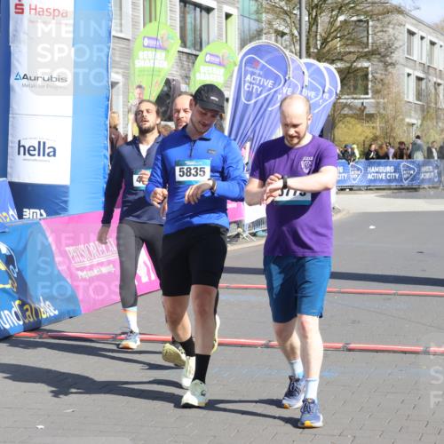 12.04.2026 - 45. Internationalen Wilhelmsburger Insellauf Strokosch-Dieckow http://msf.ph/oto/9464252 12.04.2026 10:55:47 Ziel 5773, 5835, 5268, 4500 meine-sportfotos.de