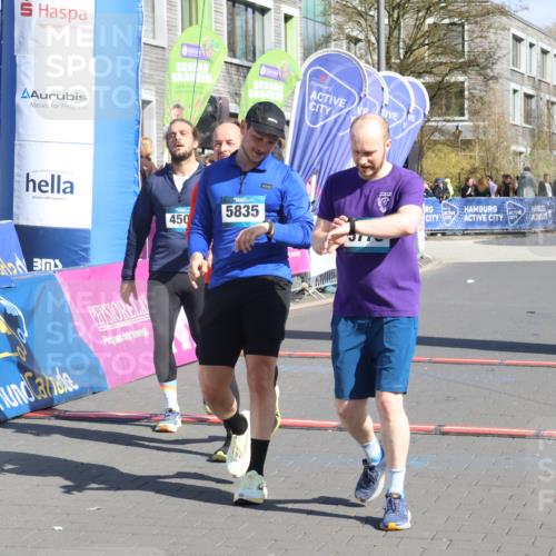 12.04.2026 - 45. Internationalen Wilhelmsburger Insellauf Strokosch-Dieckow http://msf.ph/oto/9464253 12.04.2026 10:55:47 Ziel 5773, 5835, 5268, 4500 meine-sportfotos.de