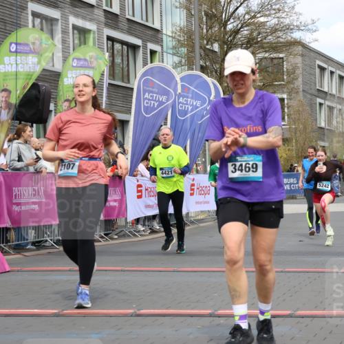 12.04.2026 - 45. Internationalen Wilhelmsburger Insellauf Strokosch-Dieckow http://msf.ph/oto/9464261 12.04.2026 13:14:58 Ziel 3443, 3469, 2107, 4421, 5242, 3425, 5142, 4852 meine-sportfotos.de