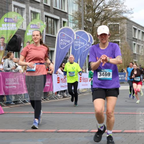 12.04.2026 - 45. Internationalen Wilhelmsburger Insellauf Strokosch-Dieckow http://msf.ph/oto/9464263 12.04.2026 13:14:58 Ziel 3443, 3469, 2107, 4421, 5242, 3425, 5142, 4852 meine-sportfotos.de