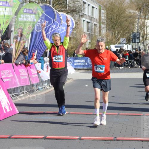 12.04.2026 - 45. Internationalen Wilhelmsburger Insellauf Strokosch-Dieckow http://msf.ph/oto/9464278 12.04.2026 10:56:05 Ziel 3175, 4298, 5557 meine-sportfotos.de