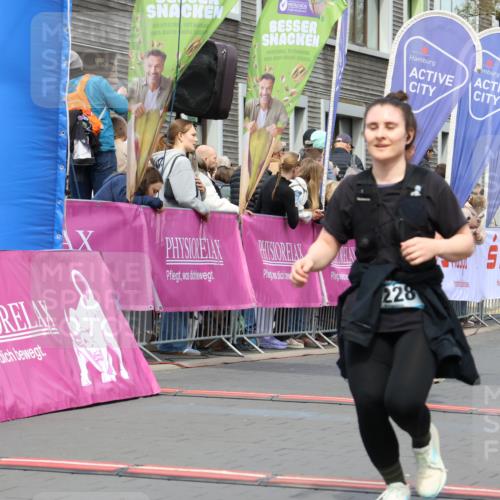 12.04.2026 - 45. Internationalen Wilhelmsburger Insellauf Strokosch-Dieckow http://msf.ph/oto/9464282 12.04.2026 13:14:49 Ziel 4228, 4573, 3360 meine-sportfotos.de
