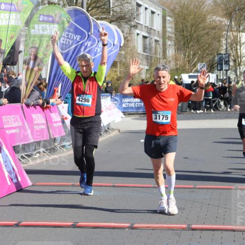 12.04.2026 - 45. Internationalen Wilhelmsburger Insellauf Strokosch-Dieckow http://msf.ph/oto/9464285 12.04.2026 10:56:05 Ziel 3175, 4298, 5557 meine-sportfotos.de