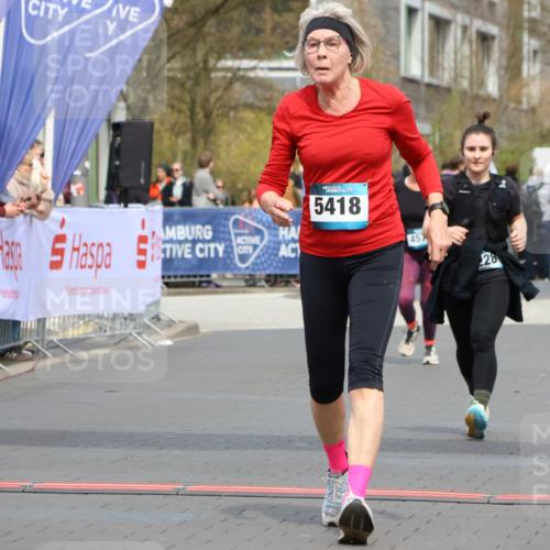 12.04.2026 - 45. Internationalen Wilhelmsburger Insellauf Strokosch-Dieckow http://msf.ph/oto/9464305 12.04.2026 13:14:44 Ziel 5418, 5481, 4228 meine-sportfotos.de