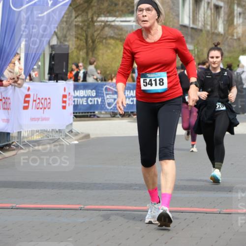 12.04.2026 - 45. Internationalen Wilhelmsburger Insellauf Strokosch-Dieckow http://msf.ph/oto/9464307 12.04.2026 13:14:44 Ziel 5418, 5481, 4228 meine-sportfotos.de