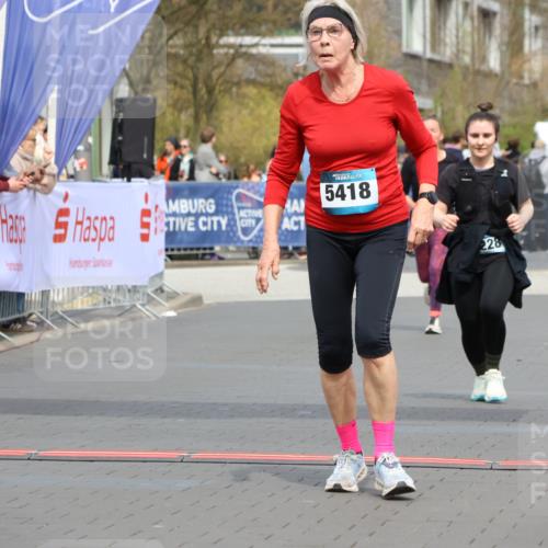 12.04.2026 - 45. Internationalen Wilhelmsburger Insellauf Strokosch-Dieckow http://msf.ph/oto/9464309 12.04.2026 13:14:44 Ziel 5418, 5481, 4228 meine-sportfotos.de