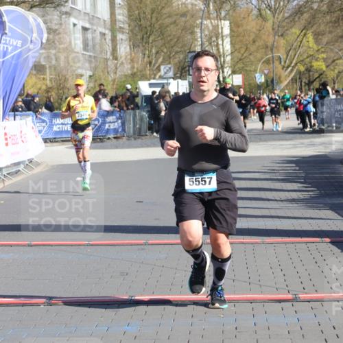 12.04.2026 - 45. Internationalen Wilhelmsburger Insellauf Strokosch-Dieckow http://msf.ph/oto/9464310 12.04.2026 10:56:08 Ziel 3175, 4298, 5557, 2349 meine-sportfotos.de