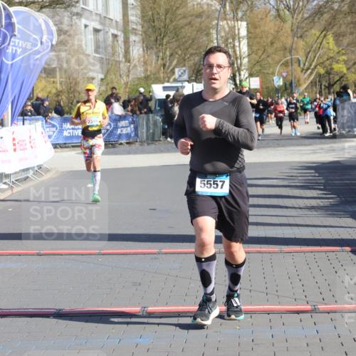 12.04.2026 - 45. Internationalen Wilhelmsburger Insellauf Strokosch-Dieckow http://msf.ph/oto/9464311 12.04.2026 10:56:08 Ziel 3175, 4298, 5557, 2349 meine-sportfotos.de