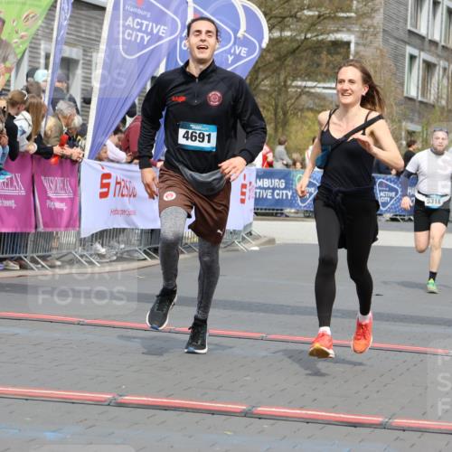 12.04.2026 - 45. Internationalen Wilhelmsburger Insellauf Strokosch-Dieckow http://msf.ph/oto/9464331 12.04.2026 13:14:32 Ziel 4716, 5318 meine-sportfotos.de