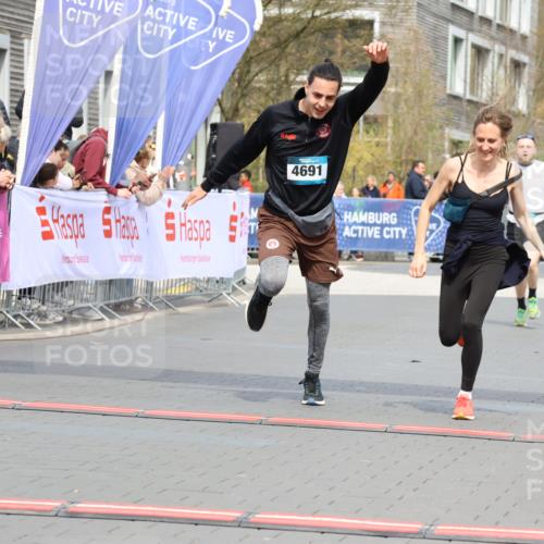 12.04.2026 - 45. Internationalen Wilhelmsburger Insellauf Strokosch-Dieckow http://msf.ph/oto/9464345 12.04.2026 13:14:31 Ziel 5790, 4716, 5318 meine-sportfotos.de