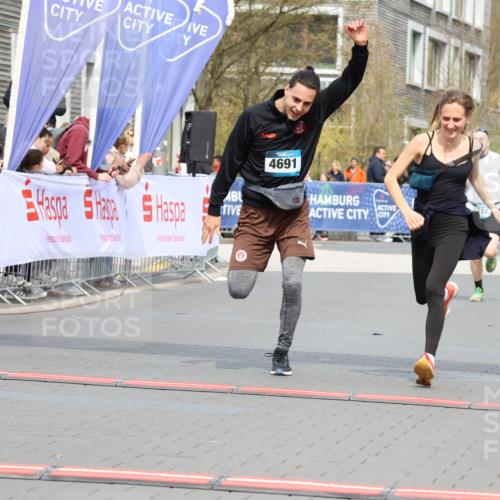 12.04.2026 - 45. Internationalen Wilhelmsburger Insellauf Strokosch-Dieckow http://msf.ph/oto/9464351 12.04.2026 13:14:31 Ziel 5790, 4716, 5318 meine-sportfotos.de