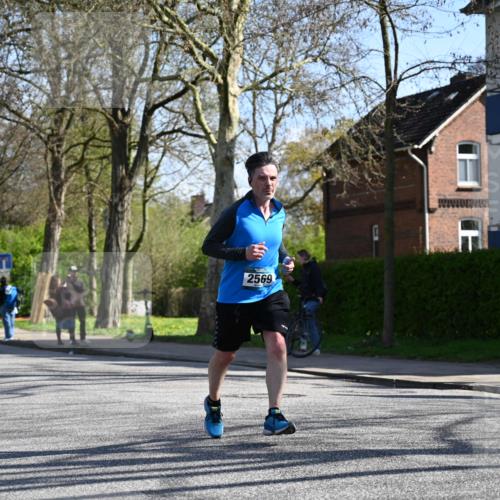 12.04.2026 - 45. Internationalen Wilhelmsburger Insellauf J. Mangold http://msf.ph/oto/9464354 12.04.2026 10:54:26 Ziel 3580, 3596, 4131, 2569, 4389, 4390, 2701, 4687, 4687, 3818, 4711, 2088, 5660, 5317, 2821, 2855, 4585, 2324, 4636, 5006 meine-sportfotos.de