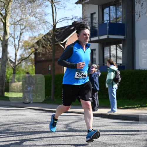 12.04.2026 - 45. Internationalen Wilhelmsburger Insellauf J. Mangold http://msf.ph/oto/9464365 12.04.2026 10:54:27 Ziel 3580, 3596, 4131, 2569, 4389, 4390, 2701, 4687, 3818, 4711, 2088, 5660, 5317, 2821, 2855, 4585, 2324, 4636, 5006 meine-sportfotos.de