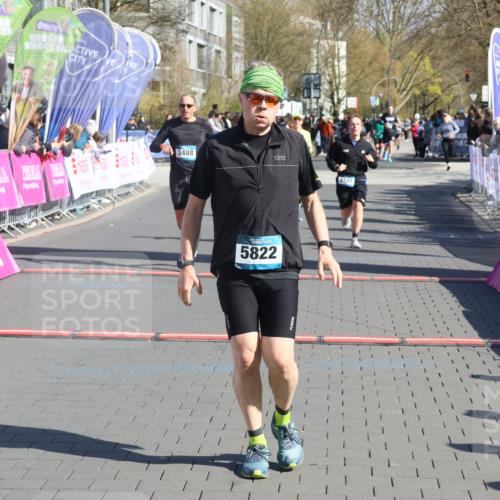 12.04.2026 - 45. Internationalen Wilhelmsburger Insellauf Strokosch-Dieckow http://msf.ph/oto/9464382 12.04.2026 10:56:19 Ziel 3118, 5822, 3488, 2797, 2796 meine-sportfotos.de