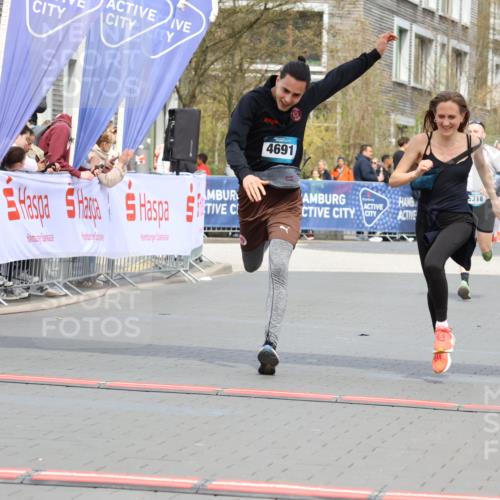 12.04.2026 - 45. Internationalen Wilhelmsburger Insellauf Strokosch-Dieckow http://msf.ph/oto/9464383 12.04.2026 13:14:31 Ziel 5790, 4716, 5318 meine-sportfotos.de