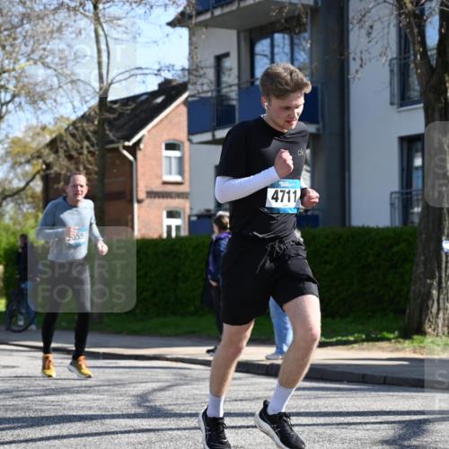12.04.2026 - 45. Internationalen Wilhelmsburger Insellauf J. Mangold http://msf.ph/oto/9464392 12.04.2026 10:54:44 Ziel 4687, 3818, 4711, 2088, 5660, 5317, 2821, 2821, 2855, 4585, 2324, 4636, 5006, 5333, 4056, 5334, 4197, 5747, 5773, 5835, 5268, 4500 meine-sportfotos.de