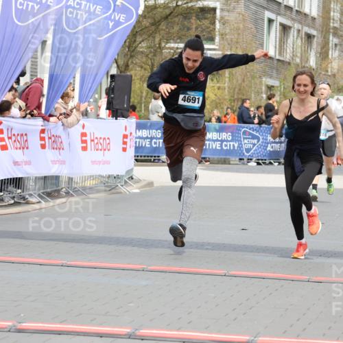 12.04.2026 - 45. Internationalen Wilhelmsburger Insellauf Strokosch-Dieckow http://msf.ph/oto/9464397 12.04.2026 13:14:31 Ziel 5790, 4716, 5318 meine-sportfotos.de