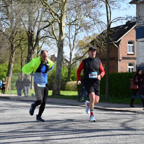 12.04.2026 - 45. Internationalen Wilhelmsburger Insellauf J. Mangold http://msf.ph/oto/9464401 12.04.2026 10:54:49 Ziel 4687, 3818, 4711, 2088, 5660, 5317, 2821, 2855, 4585, 2324, 2324, 4636, 5006, 5333, 4056, 5334, 4197, 5747, 5747, 5773, 5835, 5268, 4500 meine-sportfotos.de