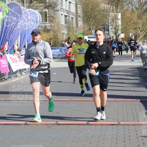 12.04.2026 - 45. Internationalen Wilhelmsburger Insellauf Strokosch-Dieckow http://msf.ph/oto/9464403 12.04.2026 10:56:23 Ziel 3488, 2797, 2796, 2921, 2808 meine-sportfotos.de