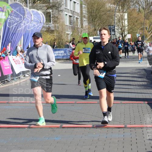 12.04.2026 - 45. Internationalen Wilhelmsburger Insellauf Strokosch-Dieckow http://msf.ph/oto/9464408 12.04.2026 10:56:23 Ziel 3488, 2797, 2796, 2921, 2808 meine-sportfotos.de
