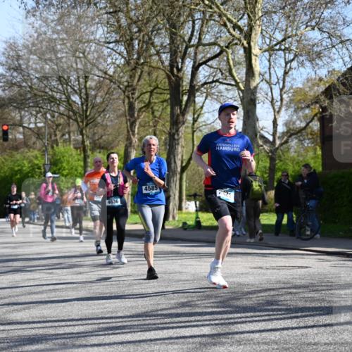 12.04.2026 - 45. Internationalen Wilhelmsburger Insellauf J. Mangold http://msf.ph/oto/9464430 12.04.2026 10:54:57 Ziel 4711, 2088, 5660, 5317, 2821, 2855, 4585, 2324, 4636, 5006, 5333, 4056, 5334, 4197, 5747, 5773, 5835, 5268, 4500, 4714 meine-sportfotos.de