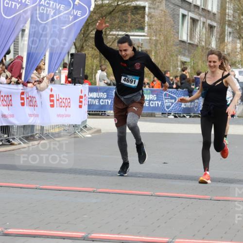 12.04.2026 - 45. Internationalen Wilhelmsburger Insellauf Strokosch-Dieckow http://msf.ph/oto/9464431 12.04.2026 13:14:31 Ziel 5790, 4716, 5318 meine-sportfotos.de