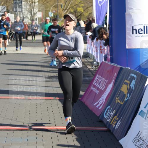 12.04.2026 - 45. Internationalen Wilhelmsburger Insellauf Strokosch-Dieckow http://msf.ph/oto/9464437 12.04.2026 10:56:28 Ziel 2921, 2808, 3916 meine-sportfotos.de