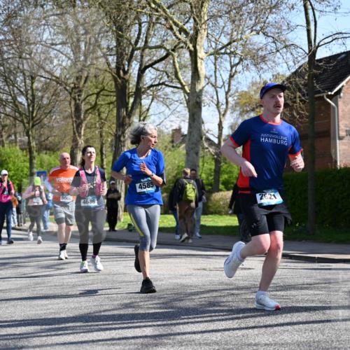 12.04.2026 - 45. Internationalen Wilhelmsburger Insellauf J. Mangold http://msf.ph/oto/9464443 12.04.2026 10:54:58 Ziel 2088, 5660, 5317, 2821, 2855, 4585, 2324, 4636, 5006, 5333, 4056, 5334, 4197, 5747, 5773, 5835, 5268, 4500, 4714 meine-sportfotos.de