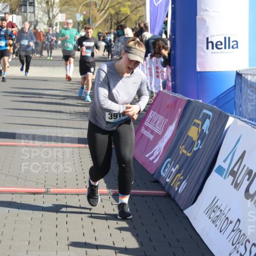 12.04.2026 - 45. Internationalen Wilhelmsburger Insellauf Strokosch-Dieckow http://msf.ph/oto/9464477 12.04.2026 10:56:29 Ziel 2808, 3916 meine-sportfotos.de