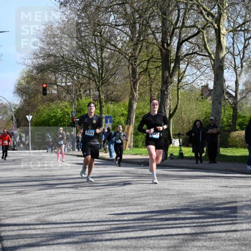 12.04.2026 - 45. Internationalen Wilhelmsburger Insellauf J. Mangold http://msf.ph/oto/9464501 12.04.2026 10:55:04 Ziel 5660, 5317, 2821, 2855, 4585, 2324, 4636, 5006, 5333, 4056, 5334, 4197, 5747, 5773, 5835, 5268, 4500, 4714, 3175, 4298, 5557 meine-sportfotos.de