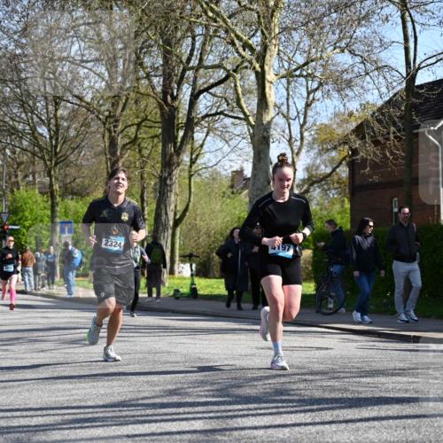12.04.2026 - 45. Internationalen Wilhelmsburger Insellauf J. Mangold http://msf.ph/oto/9464510 12.04.2026 10:55:05 Ziel 5660, 5317, 2821, 2855, 4585, 2324, 4636, 5006, 5333, 4056, 5334, 4197, 5747, 5773, 5835, 5773, 5835, 5268, 4500, 4714, 3175, 4298, 5557 meine-sportfotos.de